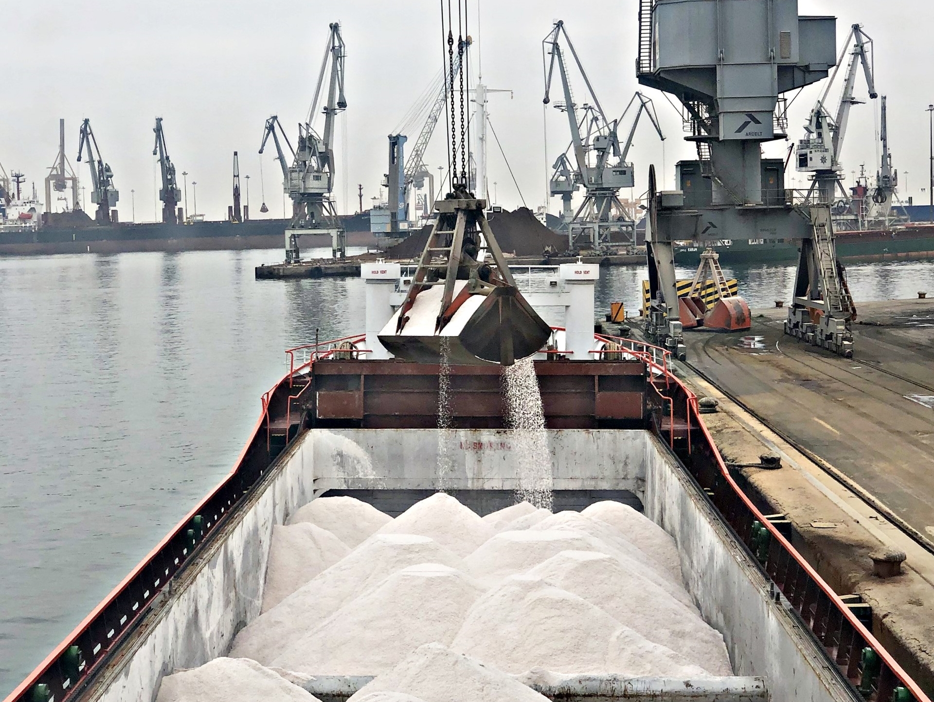 Loading / Unloading of salt in bulk Cosmatos Group Corporate Blog